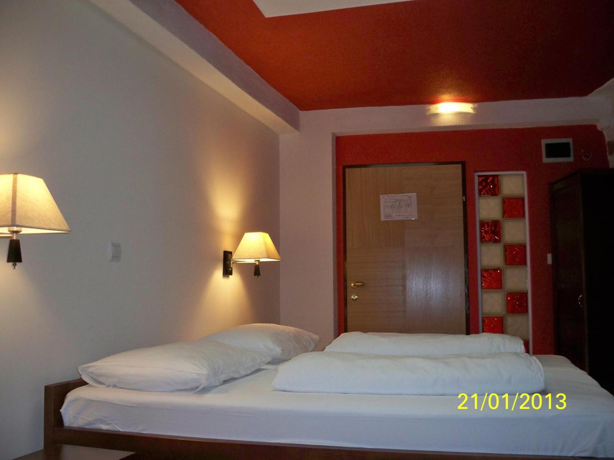 Hotel Carpymore Biograd Na Moru Bagian luar foto
